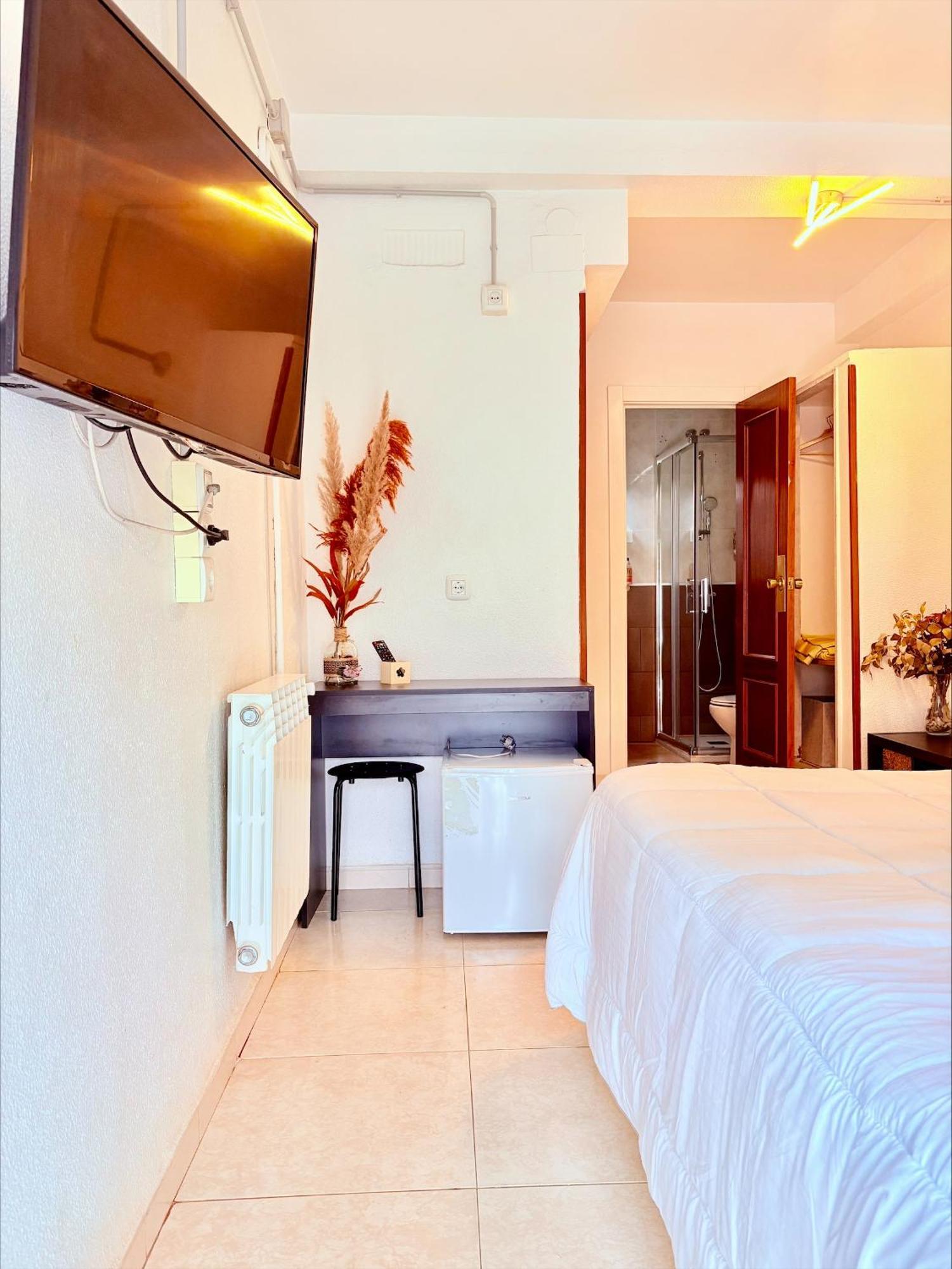 Hostal La Rosa Caceres Exterior photo