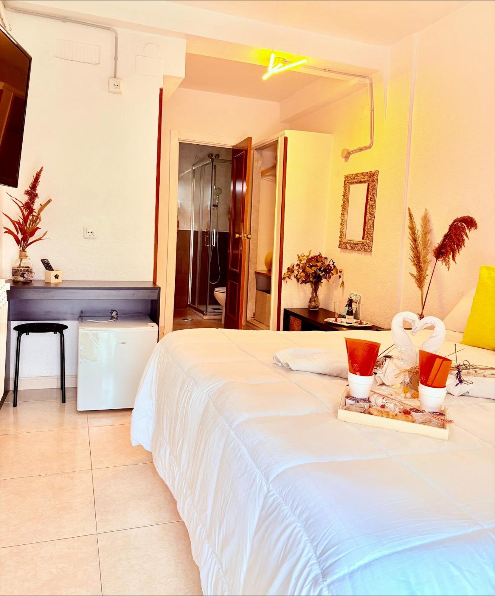 Hostal La Rosa Caceres Exterior photo